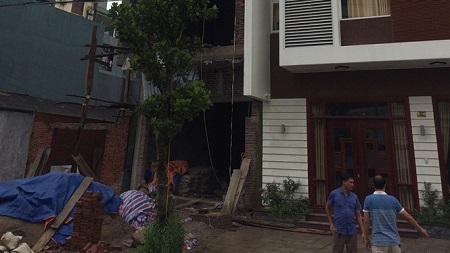 Gãy giàn giáo công trình, 2 công nhân tử vong