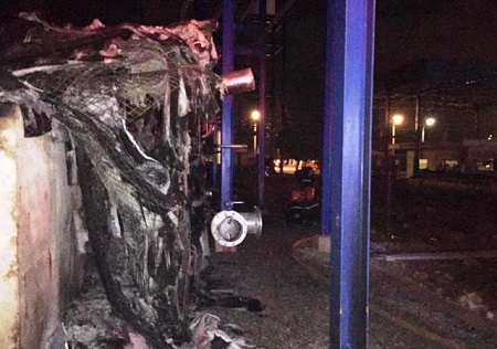 Nhà máy dầu ăn bốc cháy dữ dội trong đêm