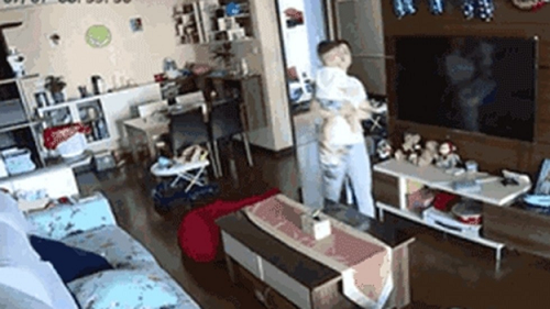 Phẫn nộ bảo mẫu đốt nhà làm chết bà mẹ và 3 đứa trẻ