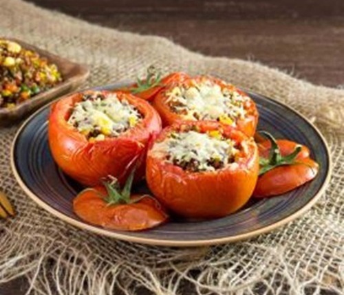 Hấp dẫn món cà chua nướng nhồi ớt chuông và diêm mạch