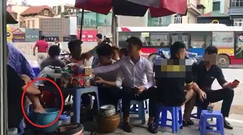 Sự thật phía sau clip “lấy nước rửa chân để pha trà đá cho khách”