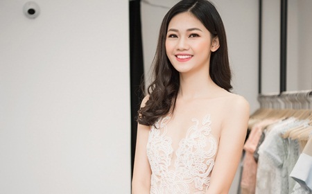 Á hậu Thanh Tú đẹp trong veo với váy ren xuyên thấu