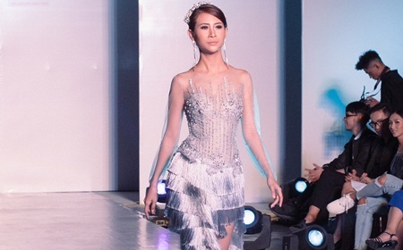 Liên Phương vẫn chăm chỉ trình diễn thời trang trước khi thi đấu quốc tế