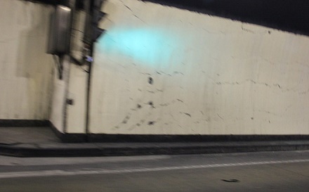 Thực hư thông tin nổ mìn gây nứt hầm đi bộ Hải Vân