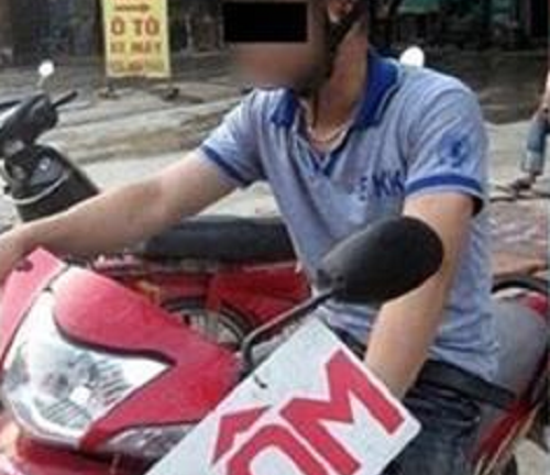 Chê nghèo cô gái chia tay bạn trai chạy xe ôm và sự thật phía sau đó