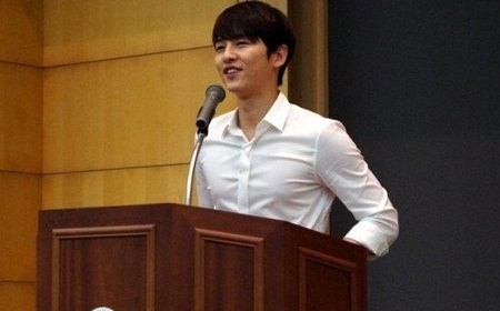 Tiết lộ hình ảnh của Song Joong Ki thời đại học gây chú ý