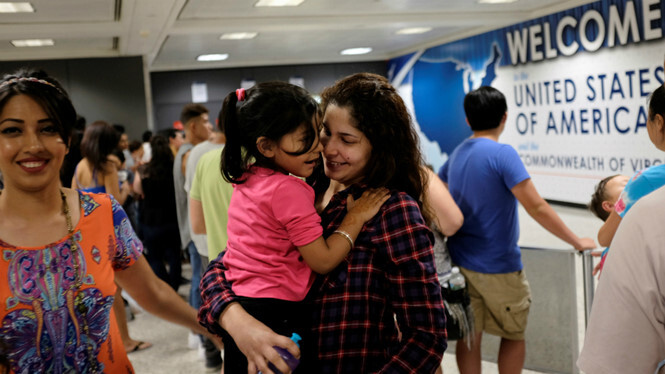 Tòa tối cao Mỹ gây bất lợi cho sắc lệnh hạn chế nhập cư của Tổng thống Trump