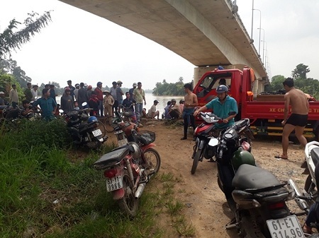 Tìm thấy thi thể người chồng nhảy xuống sông Đồng Nai cứu vợ