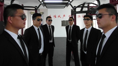 Trung Quốc và lực lượng vệ sĩ “cầm súng nhiều hơn cầm đũa”