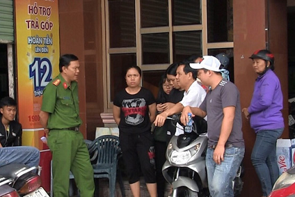 Điều tra vụ quản lý trung tâm điện máy bị nhân viên đâm tử vong