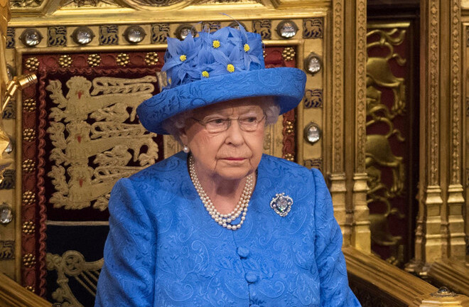 Nữ hoàng Elizabeth đệ nhị được chính phủ Anh tăng lương