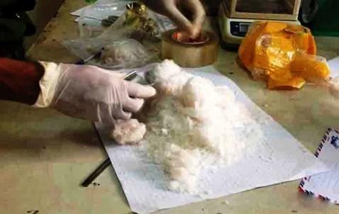 Phá đường dây vận chuyển 1,2 kg ma túy đá và 1.000 viên ma túy tổng hợp