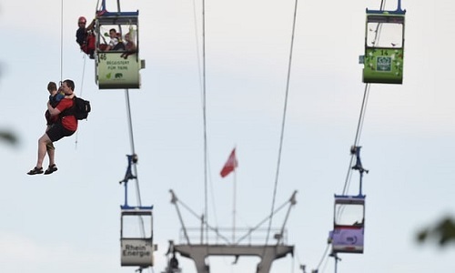 Đức: 76 du khách bị treo lơ lửng giữa không trung 