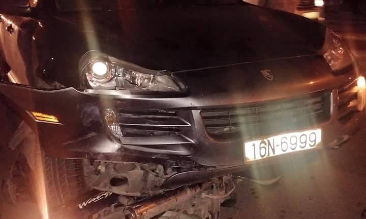 Siêu xe Porsche gây tai nạn liên hoàn, xe máy nằm la liệt