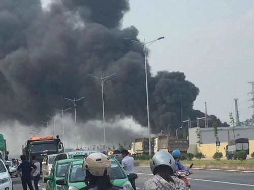 Cháy trạm biến áp 110kV, cột khói đen ngòm bốc cao hàng chục mét