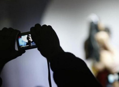 Lừa cụ ông 77 tuổi vào nhà nghỉ