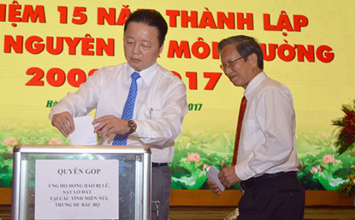 Bộ TN&MT lên tiếng về thông tin tổ chức chơi golf trong lúc đồng bào vật lộn với lũ ống