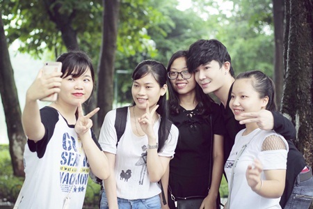 Nathan Lee bất ngờ bị fan 