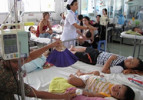 BV Bệnh nhiệt đới TW: 10 giờ sáng đã có 500 bệnh nhân đến khám sốt xuất huyết