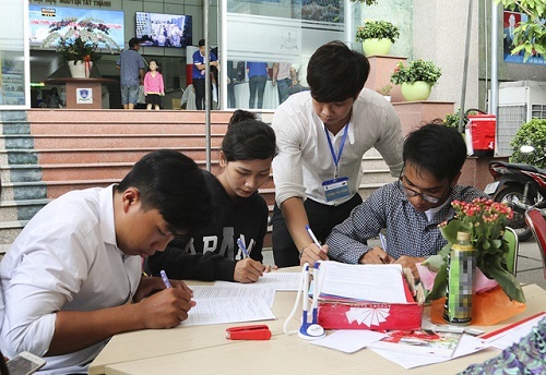 Hàng loạt thí sinh trúng tuyển 
