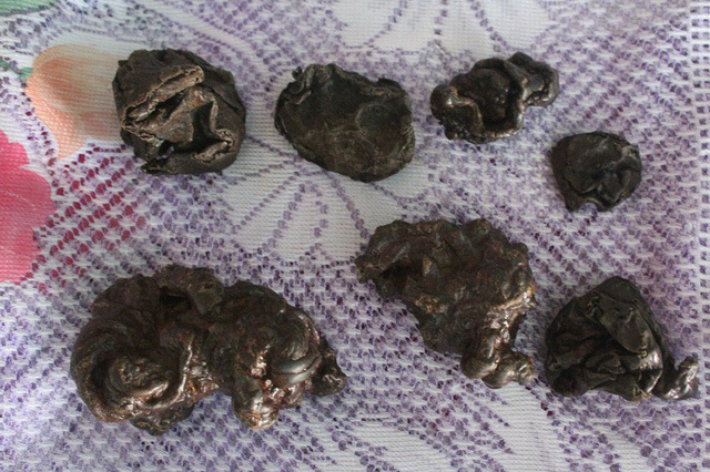 Mổ thịt dê, phát hiện 7 dị vật nghi 