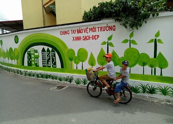 “Lạc trôi” giữa con đường bích họa độc đáo ở Hà Nội