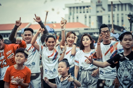 100 nghệ sĩ cùng hoà giọng trong MV “Những ngôi sao sân cỏ”