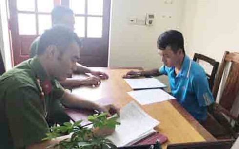 Nghi phạm sát hại nam thanh niên đang đi cùng bạn gái ra đầu thú