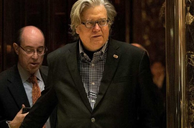 Cố vấn chiến lược Steve Bannon bị TT Trump cách chức
