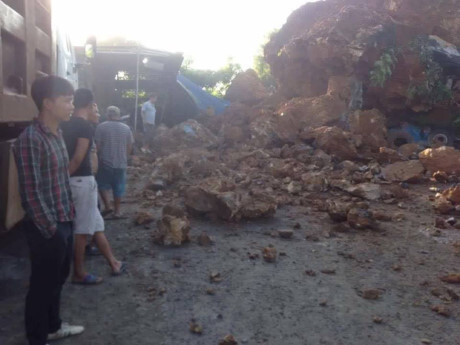 Hải Phòng: Lở núi kinh hoàng, 40 khối đá vùi lấp nhà dân