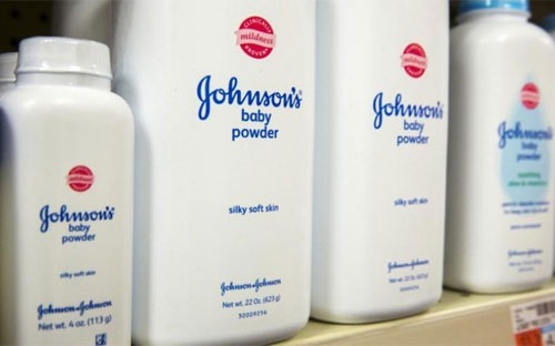 Johnson&Johnson bồi thường hơn 400 triệu USD vì sản phẩm phấn rôm