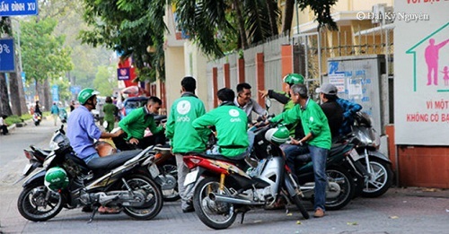 Báo Mỹ nói gì về việc sinh viên Việt Nam tốt nghiệp đại học đi chạy xe ôm kiếm mỗi tháng 5 triệu?