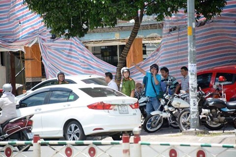 Tạm giữ một thanh niên liên quan đến vụ hàng loạt GrabCar bị đập phá