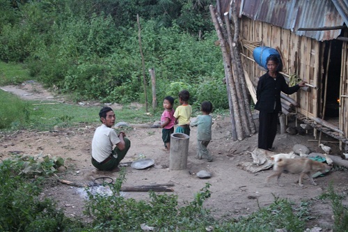 Chi 13,86 tỷ đồng xây nhà cho dân: Đất dốc không trồng được cây, dân bỏ về làng cũ