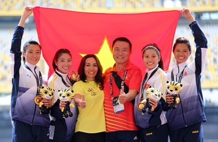 “Bộ tứ” điền kinh Việt Nam đánh bại Thái Lan, giành HCV lịch sử