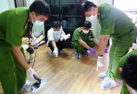 Khởi tố người cha siết cổ con nuôi trong khách sạn