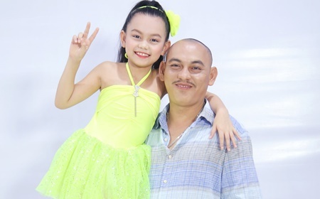 Cha của “Cô bé triệu view” lần đầu bật mí về biệt danh Bào Ngư