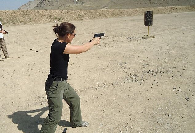 Bí quyết giữ dáng chuẩn của một nữ đặc vụ an ninh