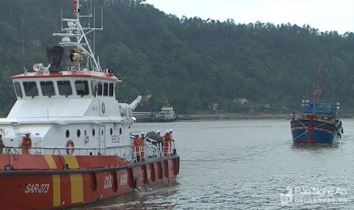 Cứu hộ an toàn 19 ngư dân gặp nạn trước diễn biến cơn bão số 7