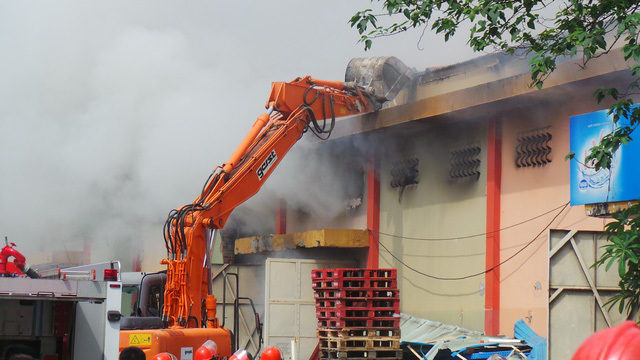 Cháy lớn tại cảng Hà Nội