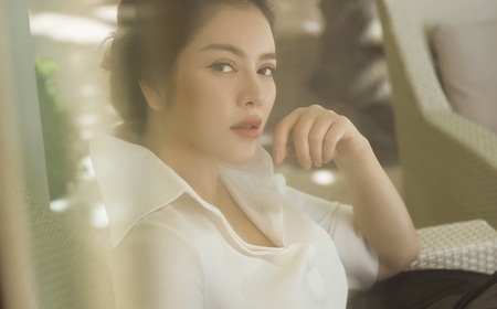 Lý Nhã Kỳ hóa quý cô sang chảnh với gam màu trắng đen đơn giản