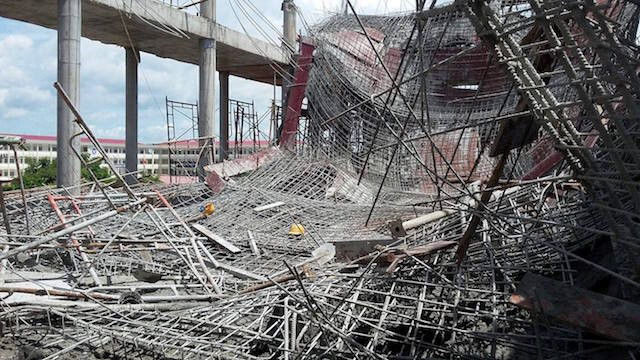 Đang đổ bê tông thì sập giàn giáo, 9 người nhập viện cấp cứu