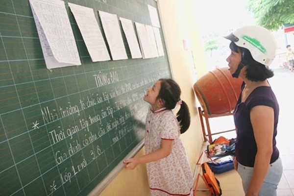 Phụ huynh “méo mặt” với hàng loạt khoản thu phi lý đầu năm