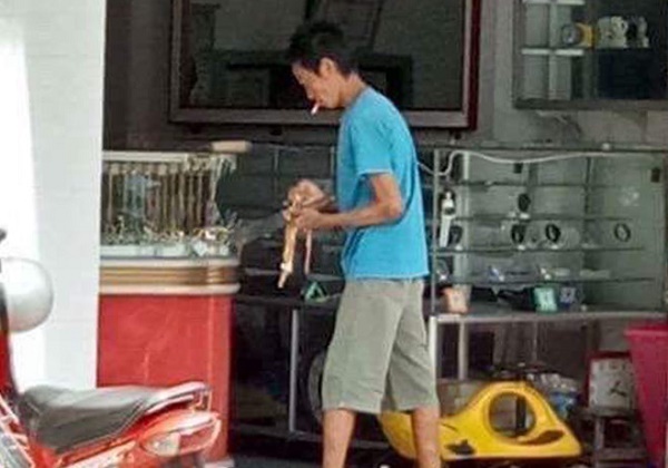 Tin mới nhất vụ người bán vé số vác dao đi cướp tiệm vàng giữa trưa 