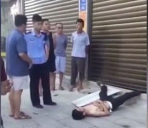 Tên trộm xui xẻo: Mắc kẹt, phải nằm chờ người đến cứu hộ