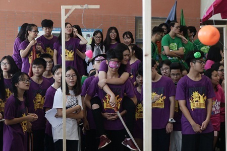 Học sinh trường Ams mang trò chơi ảo ra thế giới thực