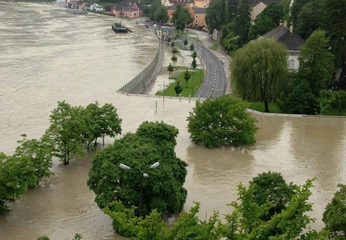 Chống lũ phong cách Sơn Tinh Thủy Tinh ở Áo: Nước dâng đến đâu tường cao lên đến đó