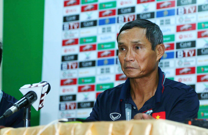 HLV Mai Đức Chung thừa nhận tuyển Campuchia thực sự gây khó cho Việt Nam