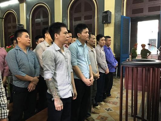 Xét xử băng giang hồ cưỡng đoạt tiền của người chuyển giới bán dâm