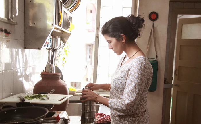 Nửa đêm, cô bồ õng ẹo, chồng bật dậy phóng xe đi